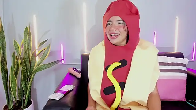 Jules Angel online show from 10-31-25, 01:41