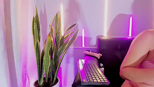 Jules Angel online show from 11-11-25, 12:11