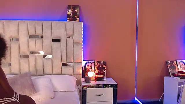 Emily knights online show from 11-22-25, 10:36