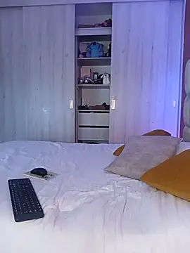 Snapshot of Emily_knights chatting on 05-24-26, 02:28 Emily knights online show from 05-24-26, 02:28