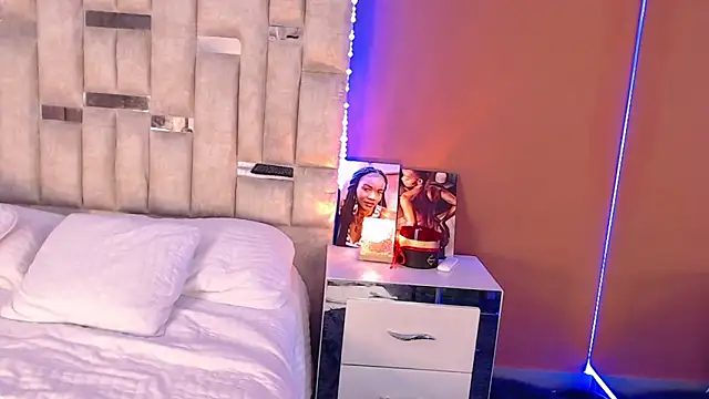 Emily knights online show from 11-25-25, 09:26