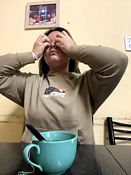 AraHot3 online show from 10-24-25, 03:22