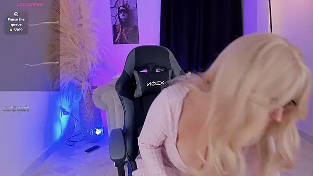 Miaengels  online show from 03-21-26, 01:40