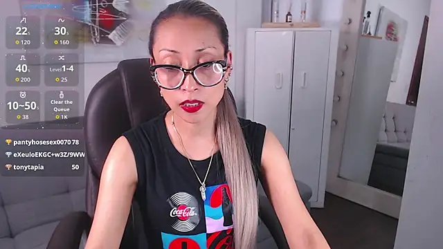 alexia james  online show from 04-17-26, 09:06