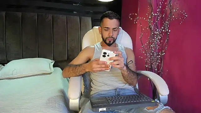 Snapshot of Lobo_sex21 chatting on 10-20-25, 08:42 Lobo sex21 online show from 10-20-25, 08:42