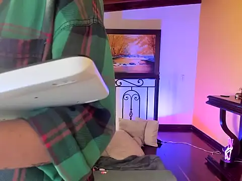 Zulyhenao online show from 10-15-25, 04:55