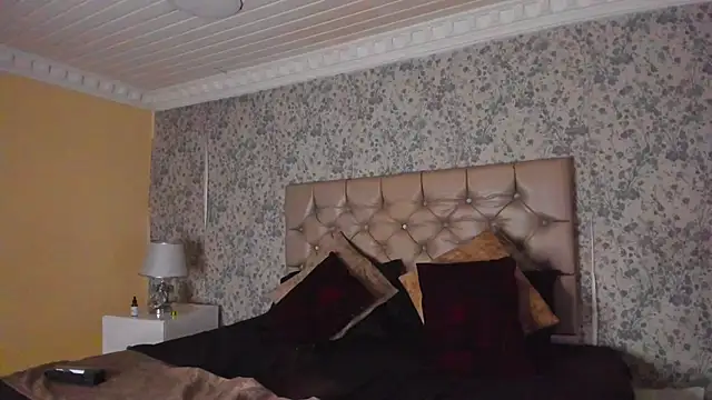 Clohe Bell online show from 12-20-25, 06:44