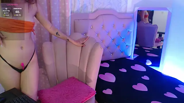Snapshot of nikki_skinny_ chatting on 10-11-25, 10:33 nikki skinny online show from 10-11-25, 10:33