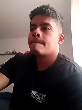 Snapshot of luigidickk chatting on 10-23-25, 06:39 luigidickk online show from 10-23-25, 06:39