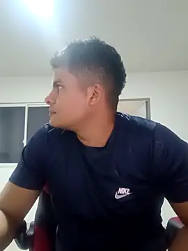 Snapshot of luigidickk chatting on 10-30-25, 12:20 luigidickk online show from 10-30-25, 12:20