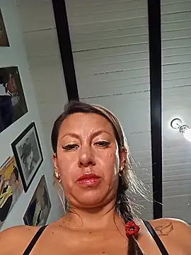 Snapshot of GisellTorres36 chatting on 06-12-26, 03:15 GisellTorres36 online show from 06-12-26, 03:15