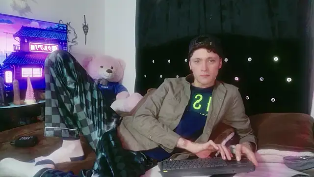 Tyler cat online show from 12-03-25, 03:33