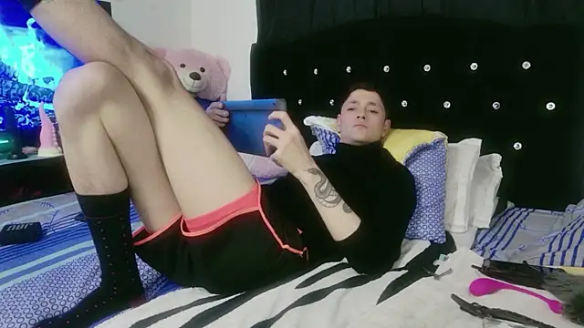 Tyler cat online show from 10-08-25, 10:39