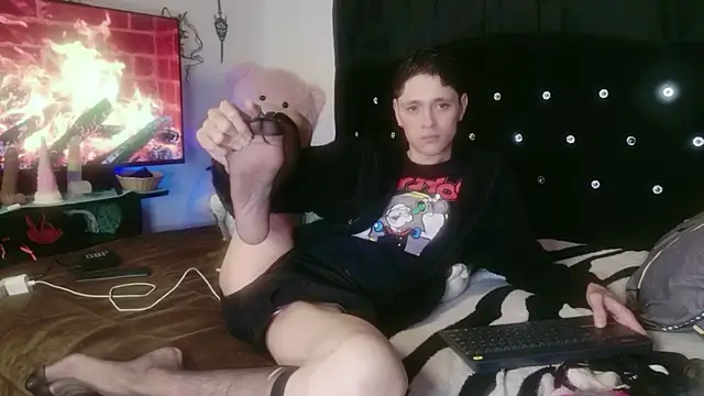 Tyler cat online show from 11-15-25, 03:32