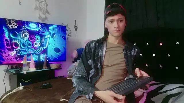 Tyler cat online show from 11-25-25, 12:38