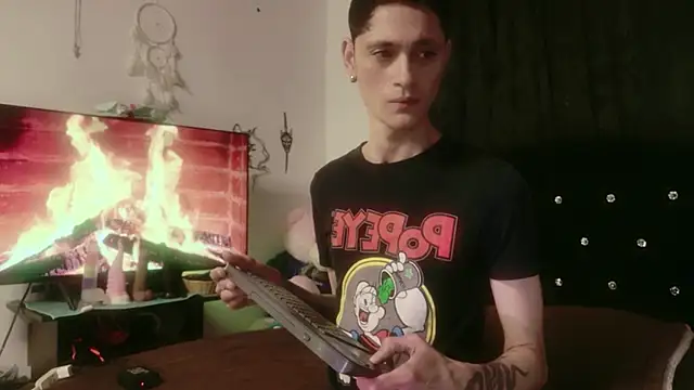 Tyler cat online show from 11-14-25, 02:21