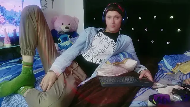 Tyler cat online show from 12-17-25, 03:28