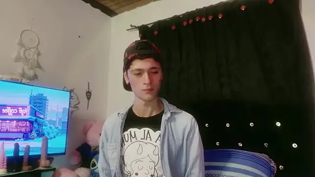 Tyler cat online show from 12-17-25, 02:38