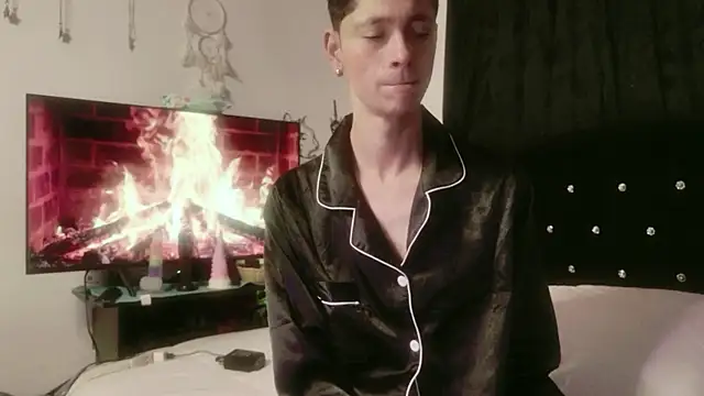 Tyler cat online show from 11-07-25, 10:53