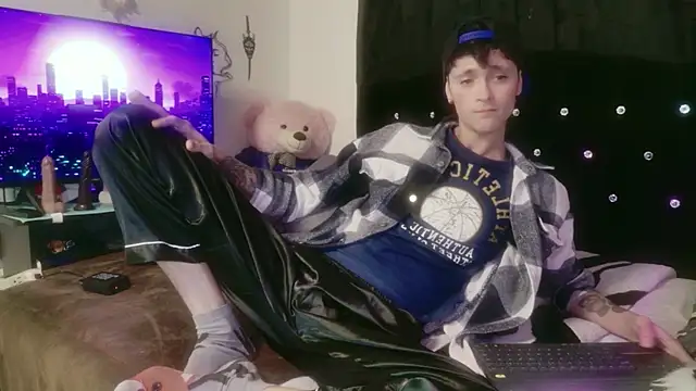 Tyler cat online show from 12-02-25, 03:52