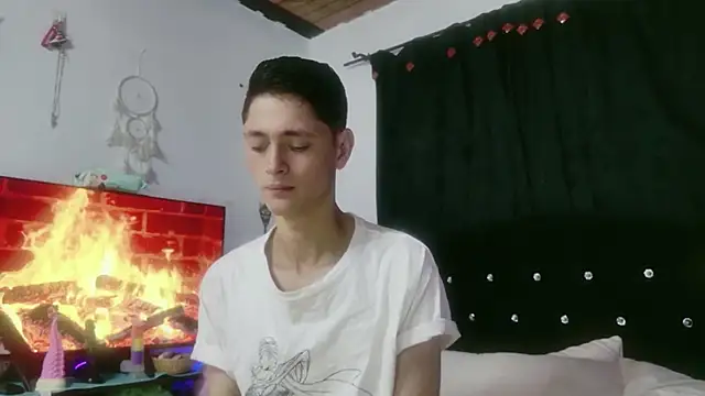 Tyler cat online show from 11-01-25, 01:38