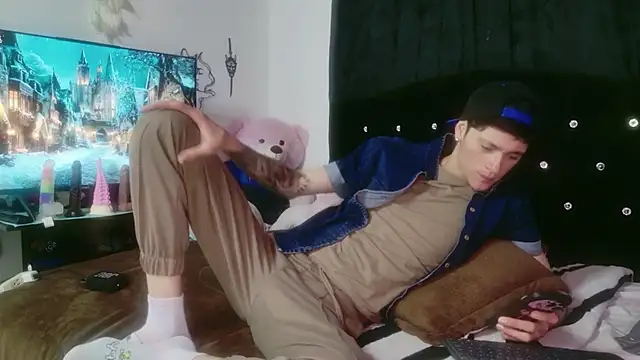 Tyler cat online show from 12-04-25, 03:49