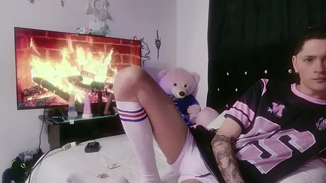 Tyler cat online show from 11-10-25, 01:38