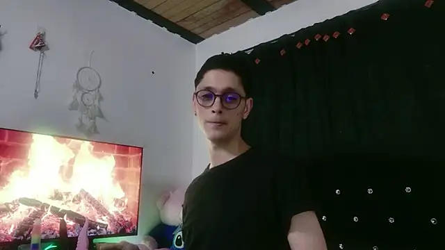 Tyler cat online show from 10-17-25, 11:34