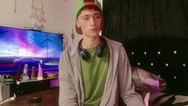 Tyler cat online show from 11-23-25, 04:17