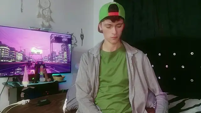 Tyler cat online show from 11-23-25, 12:20