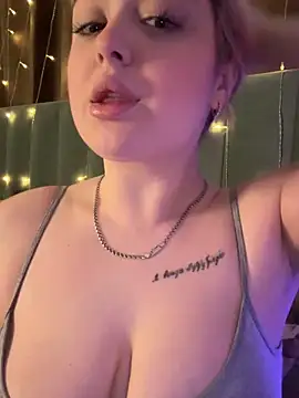 KellyMoors online show from 12-18-25, 01:22