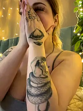 KellyMoors online show from 11-17-25, 01:20