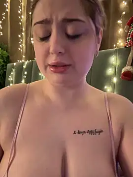 KellyMoors online show from 12-19-25, 01:42