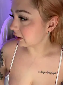 KellyMoors online show from 04-06-26, 01:23