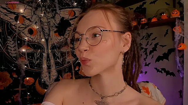 lyra thenymph online show from 11-01-25, 11:37