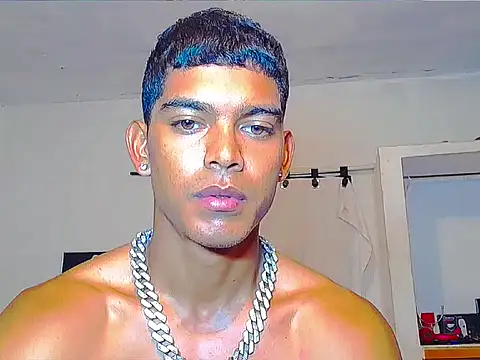 Snapshot of theMyke101 chatting on 05-08-26, 04:44 theMyke101 online show from 05-08-26, 04:44