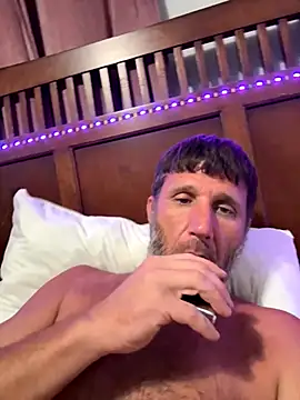 Snapshot of beastmaster504 chatting on 11-06-25, 11:31 beastmaster504 online show from 11-06-25, 11:31