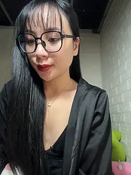 Snapshot of Linh5790 chatting on 10-11-25, 04:13 Linh5790 online show from 10-11-25, 04:13