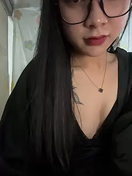 Snapshot of Linh5790 chatting on 10-02-25, 04:43 Linh5790 online show from 10-02-25, 04:43