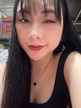 Snapshot of Linh5790 chatting on 10-03-25, 04:47 Linh5790 online show from 10-03-25, 04:47