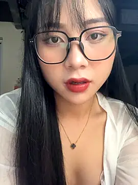 Snapshot of Linh5790 chatting on 10-08-25, 05:09 Linh5790 online show from 10-08-25, 05:09