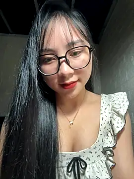 Snapshot of Linh5790 chatting on 10-16-25, 02:47 Linh5790 online show from 10-16-25, 02:47