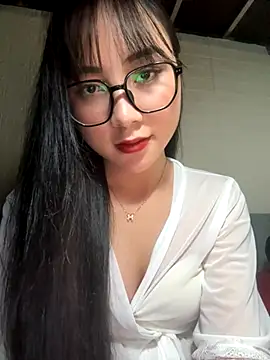 Snapshot of Linh5790 chatting on 10-13-25, 02:07 Linh5790 online show from 10-13-25, 02:07