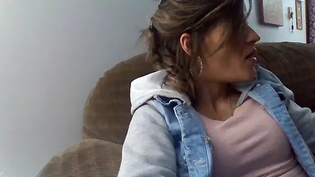 Snapshot of Rileyy7tk chatting on 11-03-25, 03:45 Rileyy7tk online show from 11-03-25, 03:45