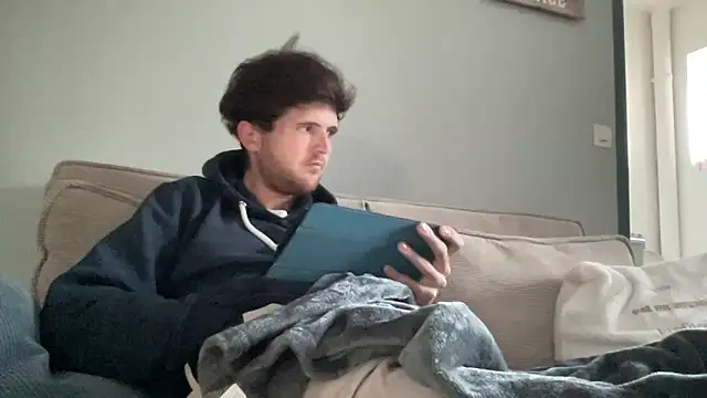 Snapshot of VersaGoo chatting on 10-15-25, 03:09 VersaGoo online show from 10-15-25, 03:09