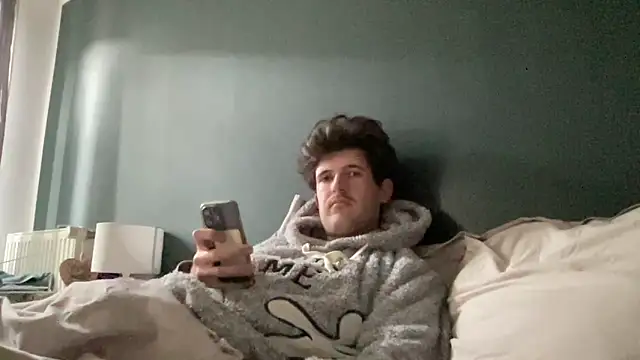 Snapshot of VersaGoo chatting on 10-19-25, 12:08 VersaGoo online show from 10-19-25, 12:08