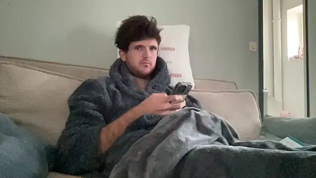 Snapshot of VersaGoo chatting on 10-14-25, 02:28 VersaGoo online show from 10-14-25, 02:28