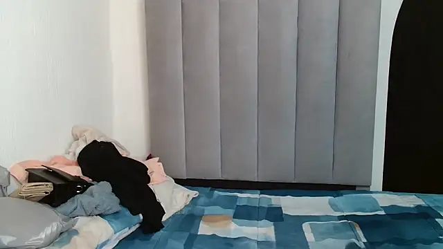 Sex bomb30 online show from 11-18-25, 08:34