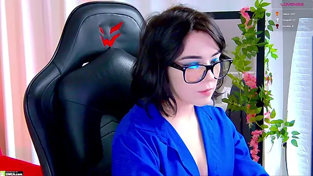 Kelly foox online show from 11-25-25, 09:09