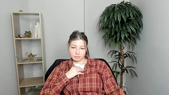Snapshot of BrittGupton chatting on 10-03-25, 08:38 BrittGupton online show from 10-03-25, 08:38